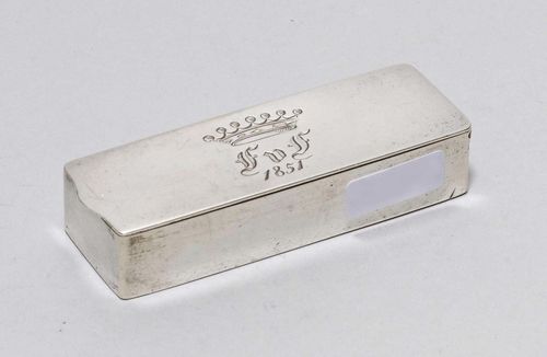 SMALL BOX,Austria, 1st half of the 19th century. Engraved with crowned initials. 9 x 3.2 x 2 cm, 88 g. Provenance: From the estate of Baroness Ingeborg-Dorothée of Fürstenberg.