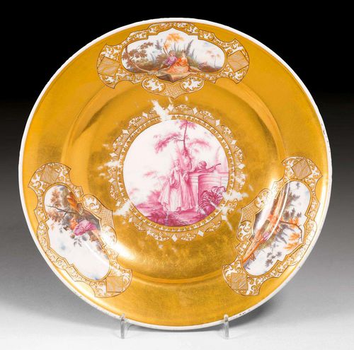 TELLER MIT WATTEAUSZENEN UND GOLDFOND, Meissen, um 1740-45.