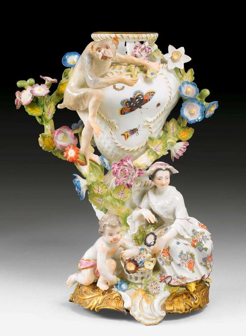 POT POURRI MIT BLÜTENBAUM UND FIGUREN, Meissen, um 1745. Vergoldete Bronzemontierung