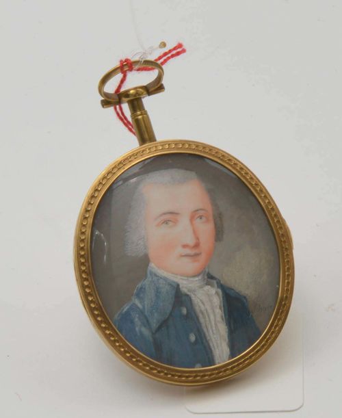 PORTRAIT CA. 1780,signed "Scharr". Mixed media on ivory. Oval. Young man with a white scarf in a blue jacket. 4.7x3.9 cm. In a gold capsule, glazed on both sides.