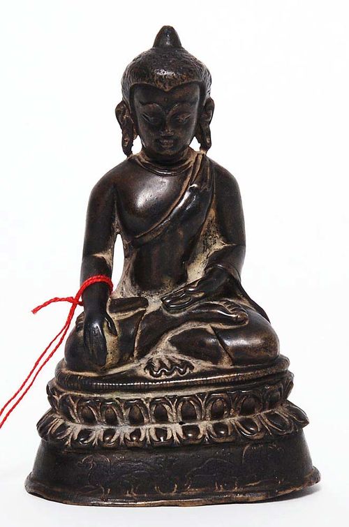 SMALL FINE FIGURE OF BUDDHA.Tibet, 16/17th century  H 10.5 cm. Bronze with fine finish.