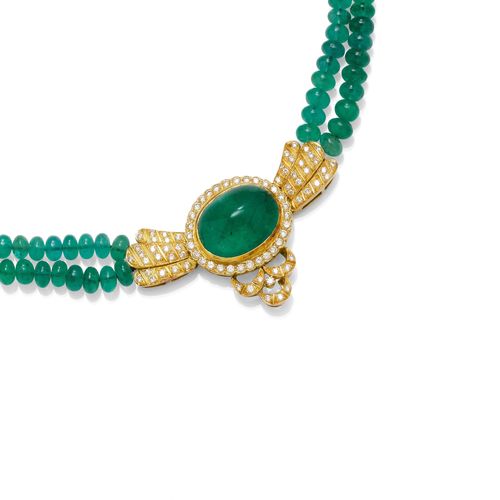 EMERALD AND DIAMOND NECKLACE. Yellow gold 750, 35 g. Double-row necklace of numerous emerald rondelles of ca. 3.5 to 5 mm Ø, the centre with an ornament set with 1 fine emerald cabochon weighing ca. 12.00 ct and numerous brilliant-cut diamonds weighing ca. 0.80 ct. L ca. 44 cm.