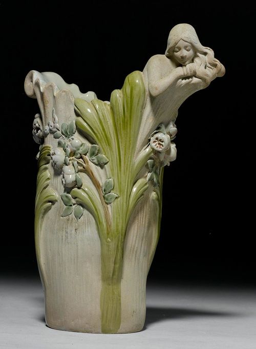 BLUMENVASE MIT NYMPHE,