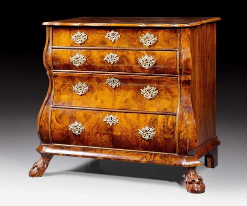 CHEST OF DRAWERS, Baroque, Holland, 18th century. Walnut and burlwood in veneer and shaped wood. The chest with paw feet and 4 drawers of different sizes, bronze mounts and drop handles. 86x50x84 cm. Provenance: from a Roman collection
