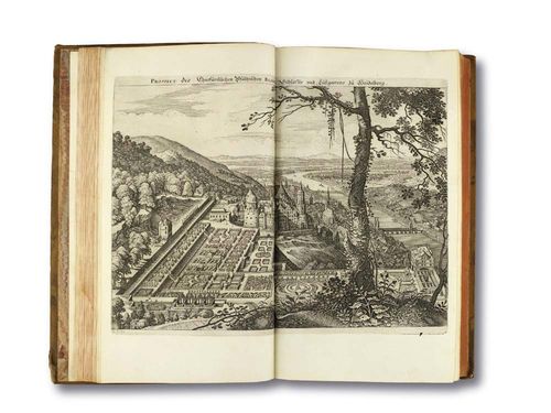 – Merian – [Zeiller, Martin]. Topographia Palatinatus Rheni et Vicinarum Regionum Das ist, Beschreibung und Eigentliche Abbildung der Vornemsten Statte [&] Plätz der Untern Pfaltz am Rhein Und Benachbarten Landschafften, als der Bistümer Wormbs Und Speyer, der Bergstrass… - Angebunden: 1. [Ders.]. Topographia Bavariae das ist Beschreib: und Aigentliche Abbildung der Vornembsten Sätt und Orth, in Ober- und NiederBeyern Der Obern Pfaltz, Und andern... – 2. Haupt-Register Uber weiland Martini Zeilleri Sämptliche, so wohl Hoch- und Nieder-Teutsche, als auch Frantzösische Topographias… 3 Tle. in 1 Bd. Frankfurt/M., Matthäus Merian, 1645 [recte 1672], 1644 [recte 1656] u. Merians Erben, 1672 (Hauptregister). Kl. Fol. 106, 33, [9] S.; 138, [6] S.; 203 S. Hauptregister. Mit gest. Titel u. 64 gest. Taf., davon 3 Karten (Rheinpfalz) bzw. gest. Titel u. 60 (st. 61) gest. Taf., davon 2 Karten u. 1 Wappen im Text (Bayern). Ldr. d. 18. Jh. über 6 Bünden mit golgepr. Rücken u. Rückensch. (etwas berieb.). Wüthrich IV, 136, 26; 110, 21 u. 679, 87. – Die Topographien der Rheinpfalz und Bayerns in der jeweils zweiten, gegenüber der ersten um etliche Kupfertafeln erweiterten Ausgabe, ergänzt durch das 1672 herausgegebene Gesamtregister aller Zeillerschen Topographien.- Es fehlt im Teil Bayern die Tafel mit den Ansichten von Rottenbuch, Riedenburg und Rosenheim. Ausgezeichnetes Expl., praktisch fleckenfrei und ungebräunt.