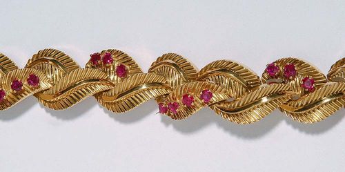 GOLD AND RUBY BRACELET, VAN CLEEF & ARPELS, ca. 1958. Yellow gold 750. Classic, fancy model, the solid links are in the shape of 11 stylized, ribbed leaves, alternately set with 4 and 3 rubies, totalling ca. 3.20 ct, signed model Van Cleef & Arpels 19 58. L 18 cm.