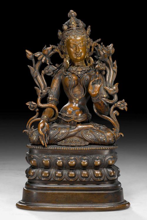 A SUMPTUOUS PALA INFLUENCED COPPER FIGURE OF THE WHITE TARA. China, Beijing, 18th/19th c. H 20 cm.