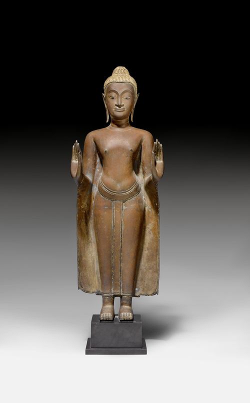 A FINE BRONZE FIGURE OF THE STANDING BUDDHA.