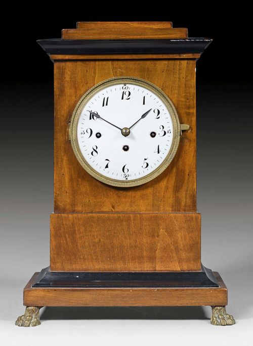 MANTEL CLOCK