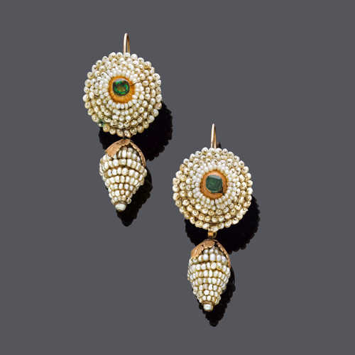 PEARL AND GOLD EAR PENDANTS, ca. 1800.