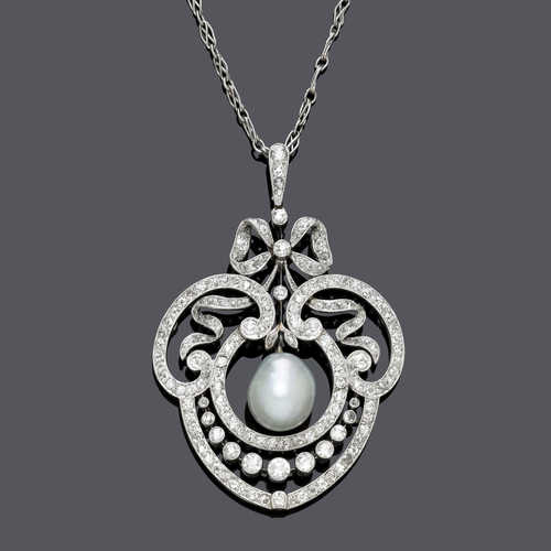 PEARL AND DIAMOND PENDANT WITH CHAIN, ca. 1910.