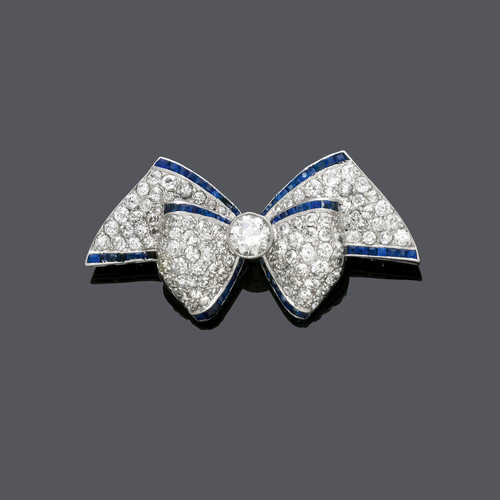 DIAMOND AND SAPPHIRE BOW BROOCH, ca. 1920.