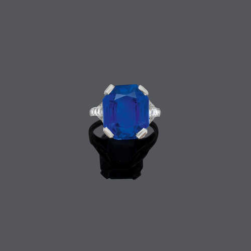 CEYLON SAPPHIRE AND DIAMOND RING, France, ca. 1930.