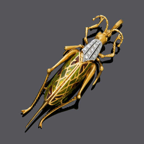 ENAMEL, DIAMOND AND GOLD GRASSHOPPER BROOCH/PENDANT.