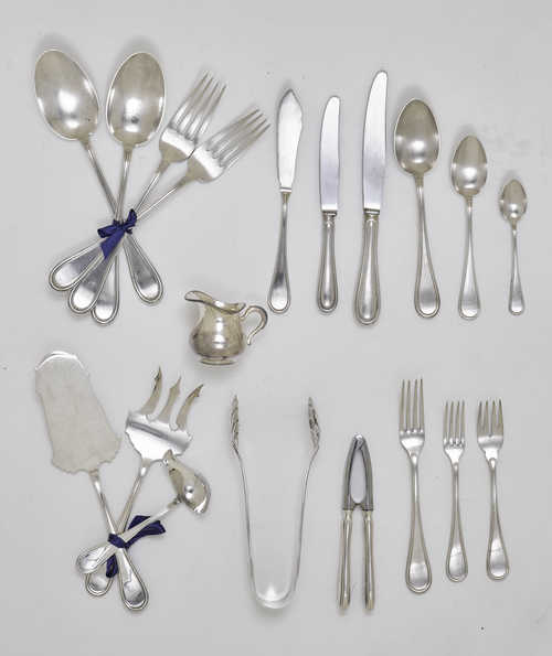 SET OF CUTLERY,