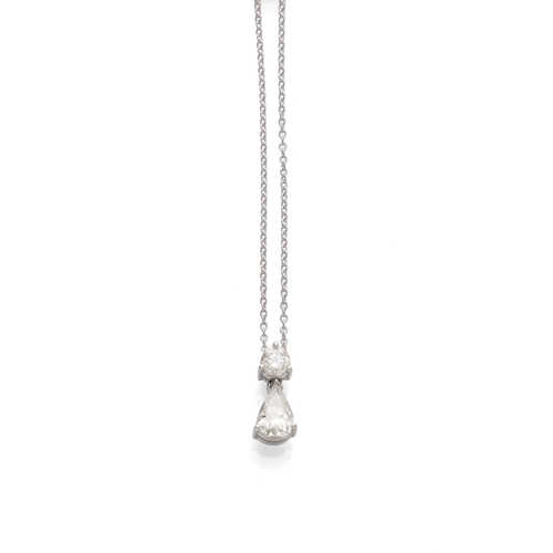 DIAMOND PENDANT WITH CHAIN.