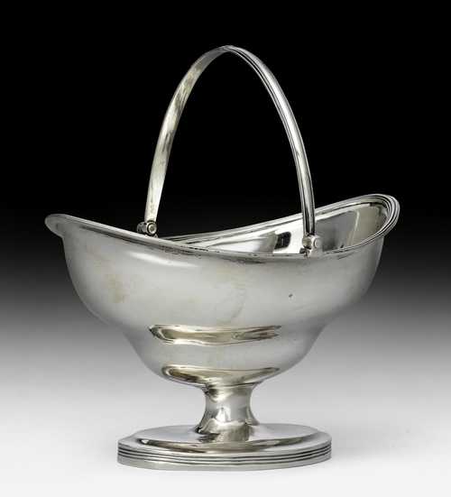 SMALL FOOTED BOWL WITH HANDLE,