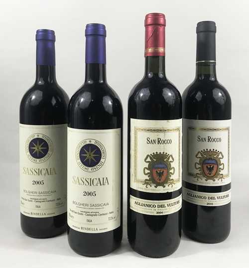 LOT OF 4 BTS : 2 bts Toscane Sassicaia 0.75 L 2005 ; 1 bt Aglianico del Vulture San Rocco 0.75 L 2004 ;  1 bt Aglianico del Vulture San Rocco 0.75 L 2010