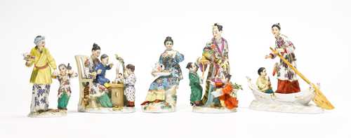 LOT VON 5 FIGURENGRUPPEN VON CHINESEN,