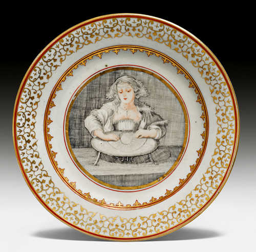 A FINE GRISAILLE-DECORATED DISH.