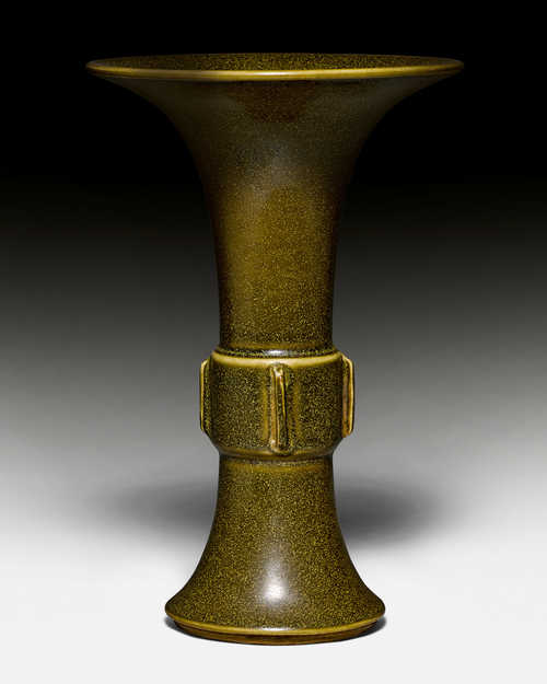 AN ELEGANT TEA-DUST GLAZED VASE.