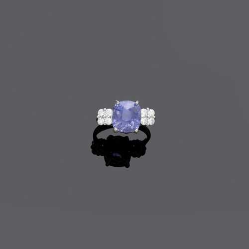 CEYLON SAPPHIRE AND DIAMOND RING.