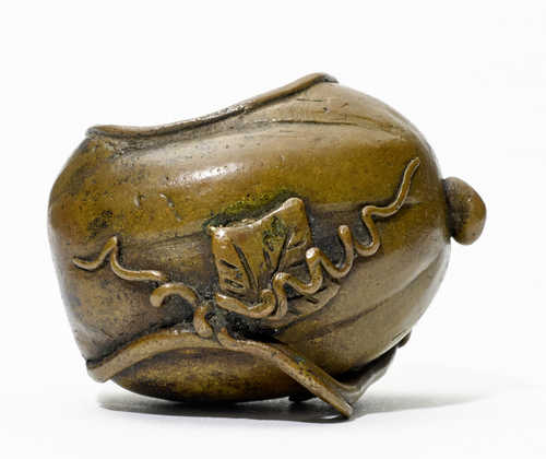 A ASHTRAY NETSUKE IN THE FORM OF A MELON (HAIZARA/SUIGARA-AKE).