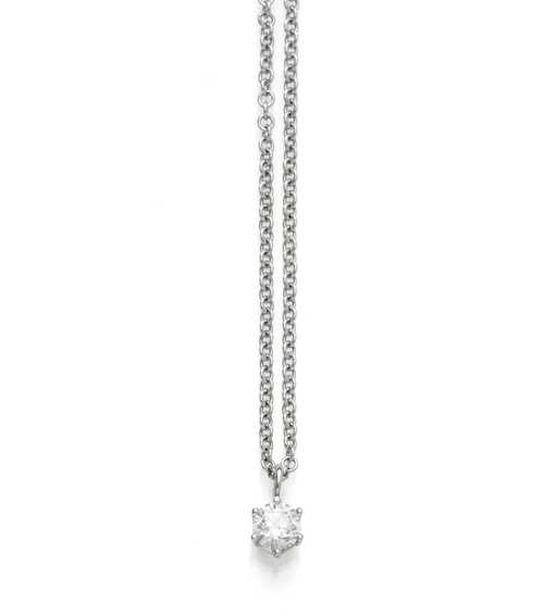 DIAMOND PENDANT WITH CHAIN.