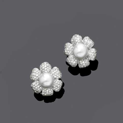 PEARL AND DIAMOND EARCLIPS.