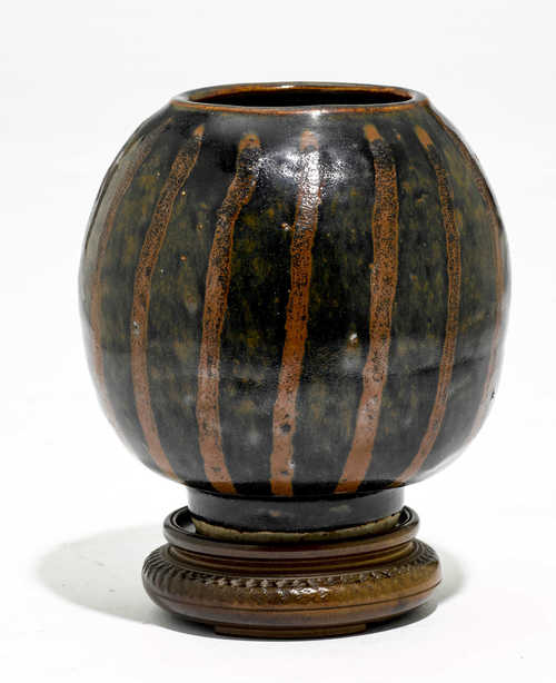 A BLACK-GLAZED OVOID JAR.