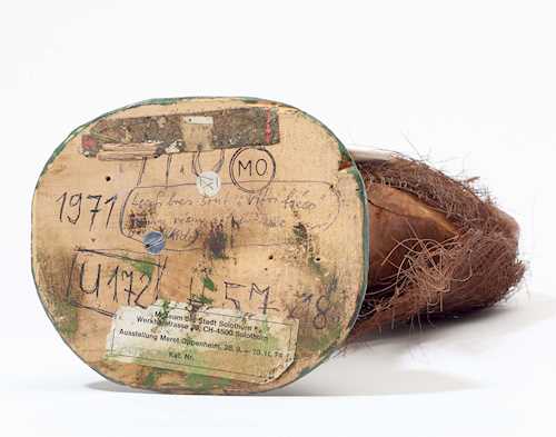 MERET OPPENHEIM. Gartengeist. 1971. Holz und Palmfasern auf