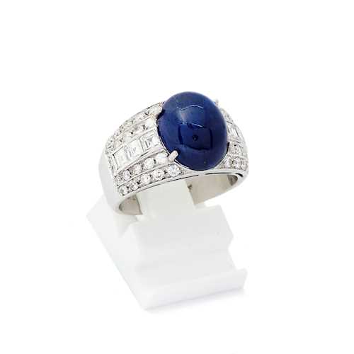 BURMA SAPPHIRE AND DIAMOND RING.