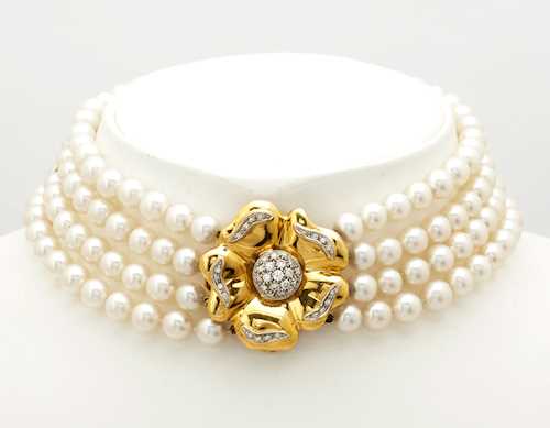 PEARL AND DIAMOND NECKLACE.