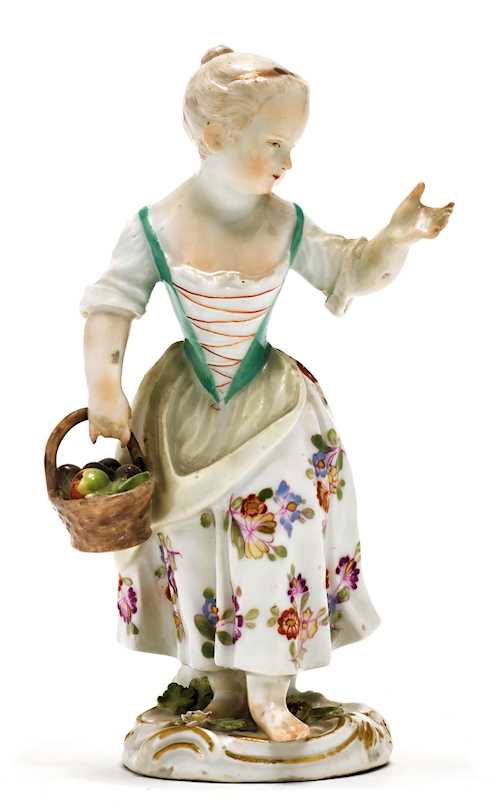 FIGUR EINES MÄDCHENS MIT FRÜCHTEKORB