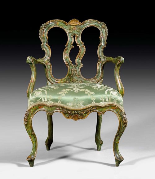 PAINTED FAUTEUIL, Louis XV, Venice, 18th/19th century. Pierced and richly carved wood. Green silk cover. 63x51x48x94.