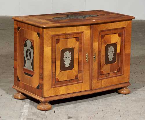 HALF-HEIGHT CABINET