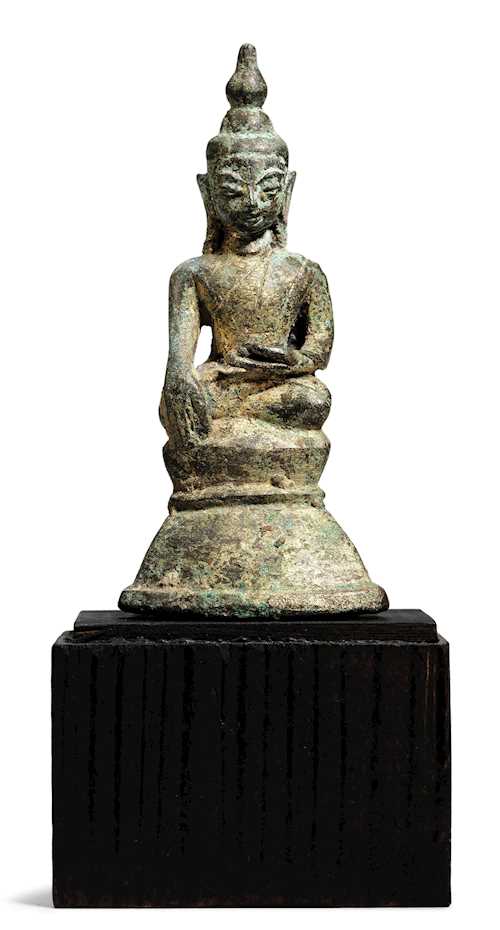 A MINATURE FIGURE OF BUDDHA SHAKYAMUNI.