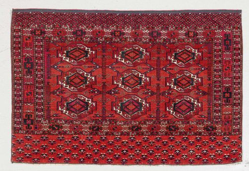 YOMUT antique.Wool with silk. Rust coloured ground with 3 gul rows. 90x128 cm.