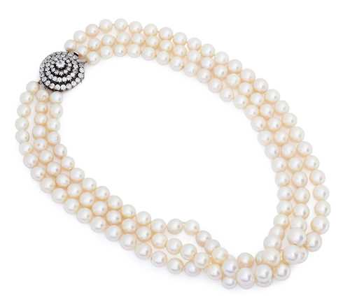 PEARL AND DIAMOND NECKLACE, ca. 1960.