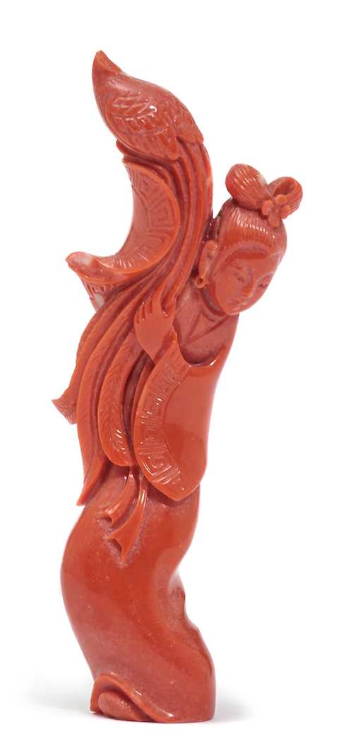 FIGURINE DE JEUNE FILLE EN CORAIL