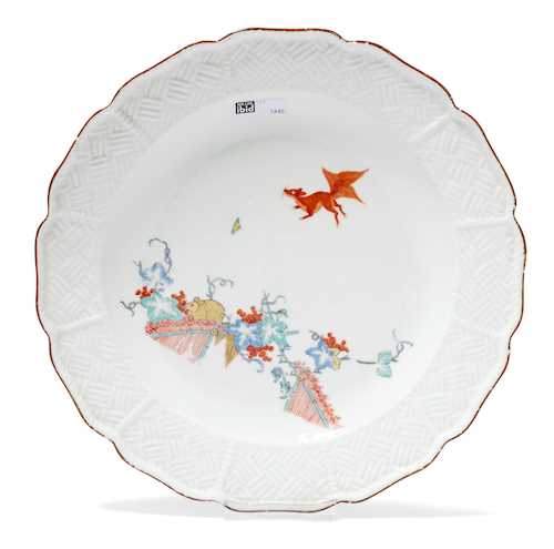 PLATE WITH KAKIEMON DECORATION OF A FLYING SQUIRREL