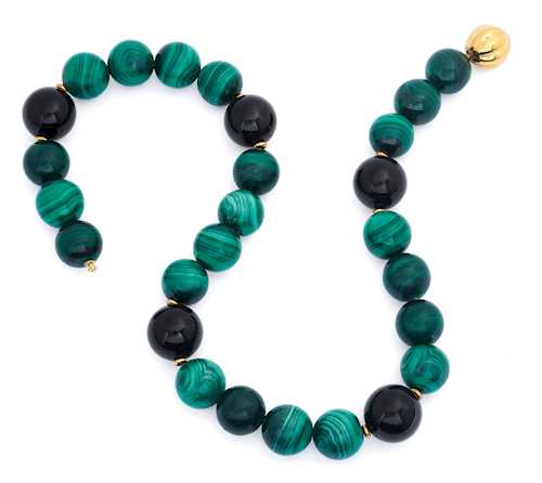 MALACHITE, ONYX AND GOLD NECKLACE.