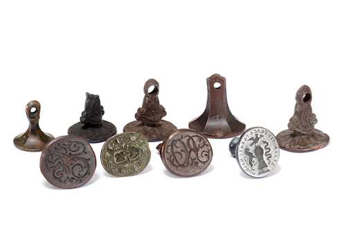 LOT COMPRISING NINE SIGNET PENDANTS