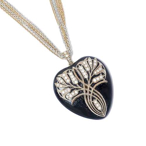 ONYX DIAMOND PENDANT.