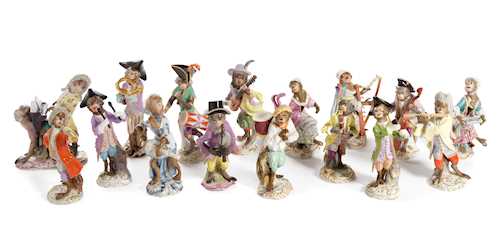 LOT COMPRISING 14 FIGURES FROM THE  "MONKEY BAND"