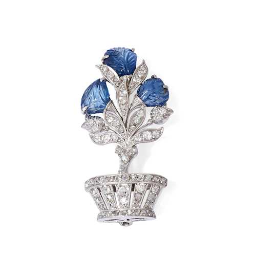 SAPPHIRE AND DIAMOND BROOCH/PENDANT, ca. 1930.