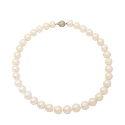 PEARL AND DIAMOND NECKLACE.