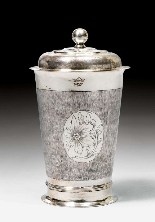 LARGE, LIDDED BEAKER,Wroclaw ca. 1700. Maker's mark Christian Mentzel. Round, profiled base. Conical vessel with embossed wall. Three cartouches with engraved floral depictions. Engraved, crowned monogram. Matching lid. H. ca. 20.5 cm, 335g. Provenance: German private collection.