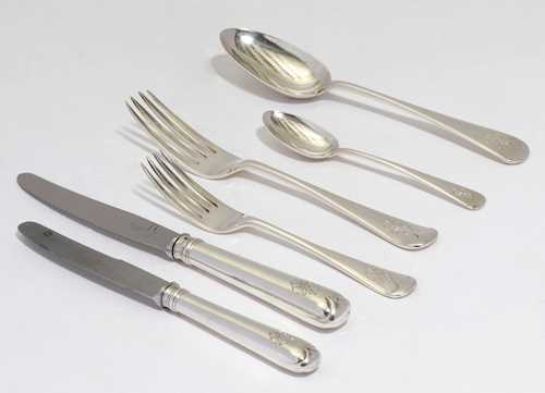 ITEMS FROM A CUTLERY SET