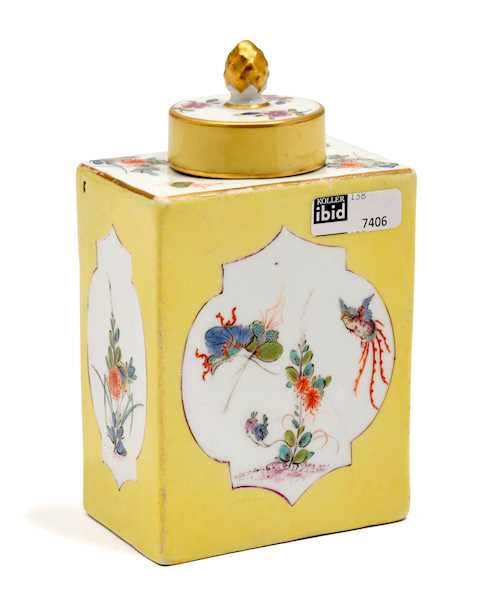 TEA CADDY WITH KAKIEMON DECORATION